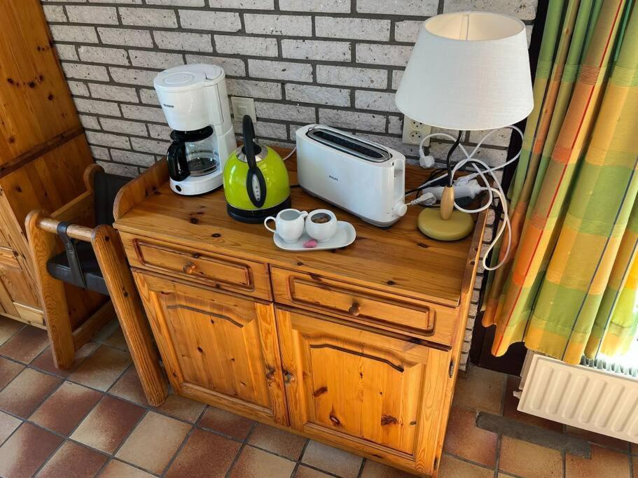 Knusse Bungalow Op Groen Park! 奥德多普 外观 照片